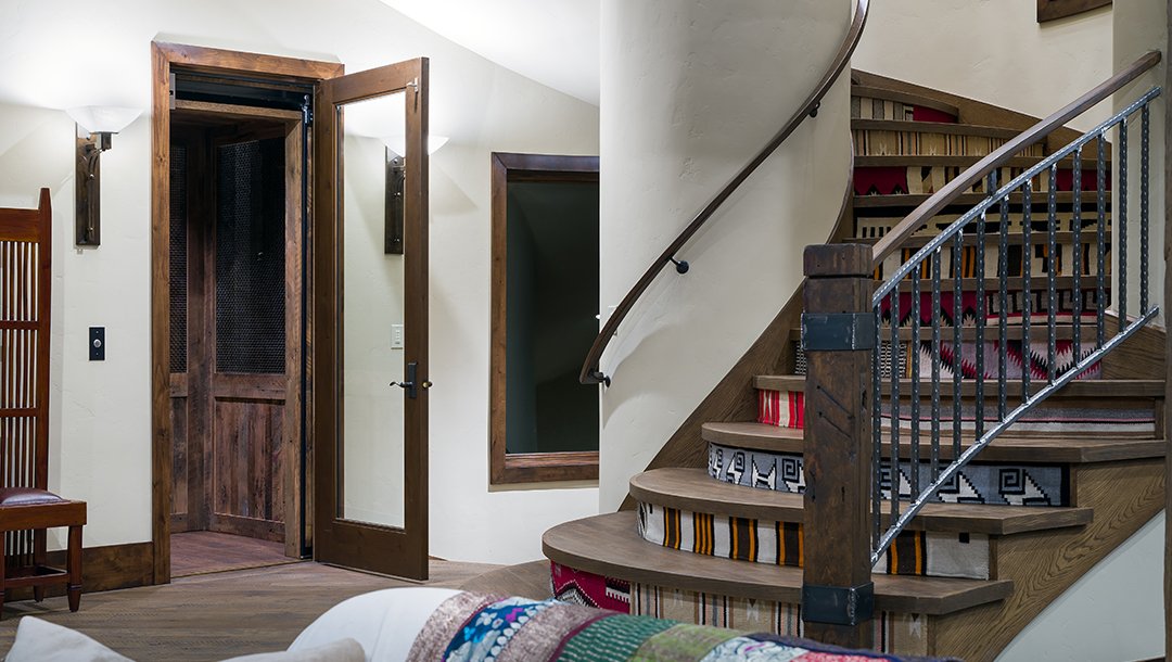 photo-arrow-with-copy-9-1080x610